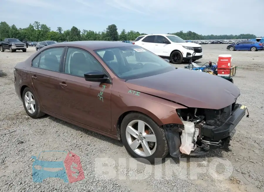 3VW2B7AJ4HM277274 Photo# 4