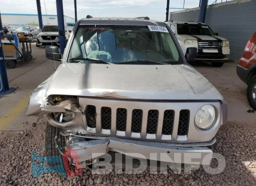 1C4NJPBB8GD603047 Photo# 5