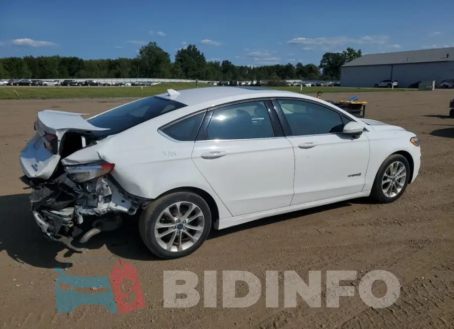 3FA6P0LU5KR105260 Photo# 3