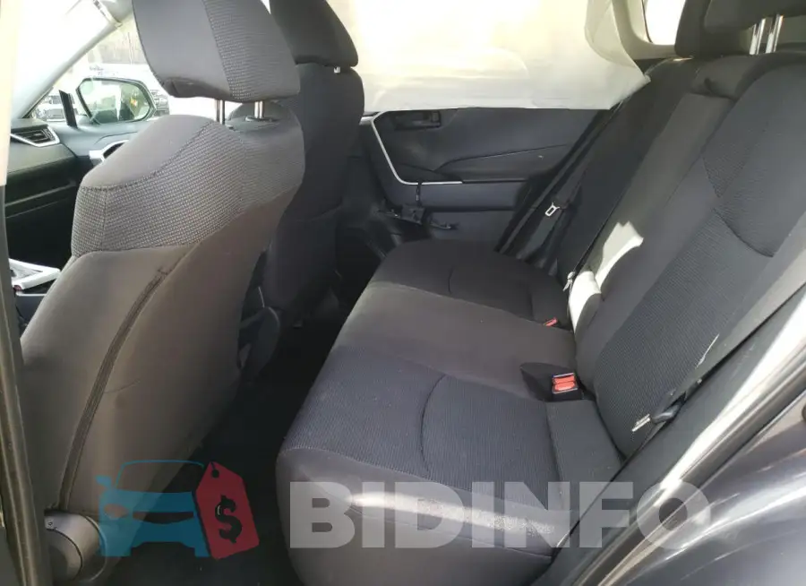 2T3F1RFV8KW032417 Photo# 10