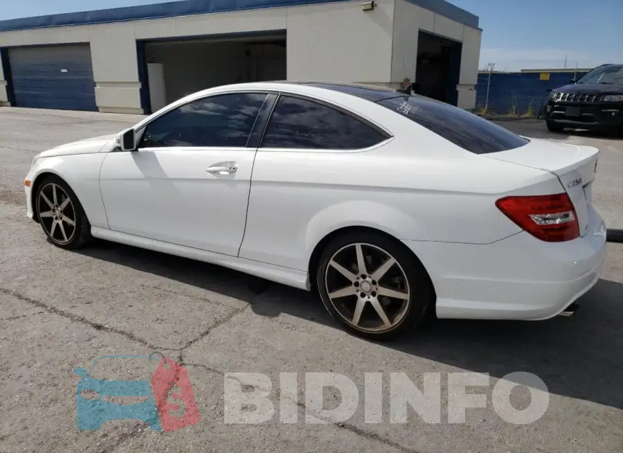 WDDGJ4HB0FG384392 Photo# 2