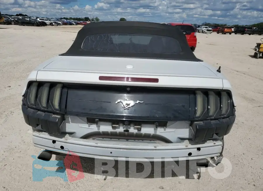 1FATP8UH8J5138936 Photo# 6