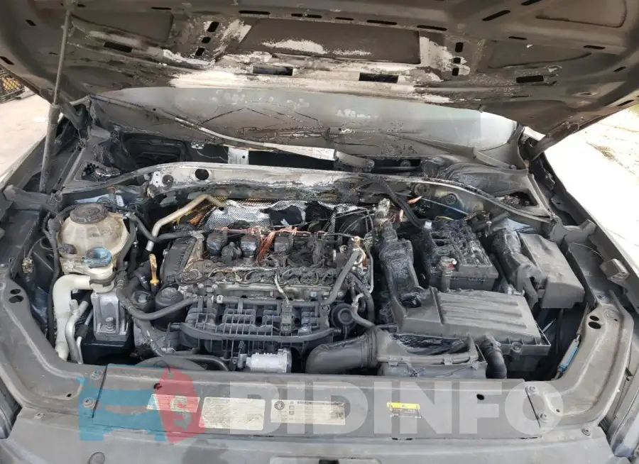 1VWLA7A36KC008890 Photo# 11