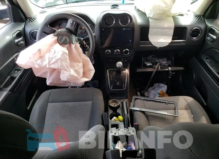1C4NJPBB1GD677846 Photo# 8