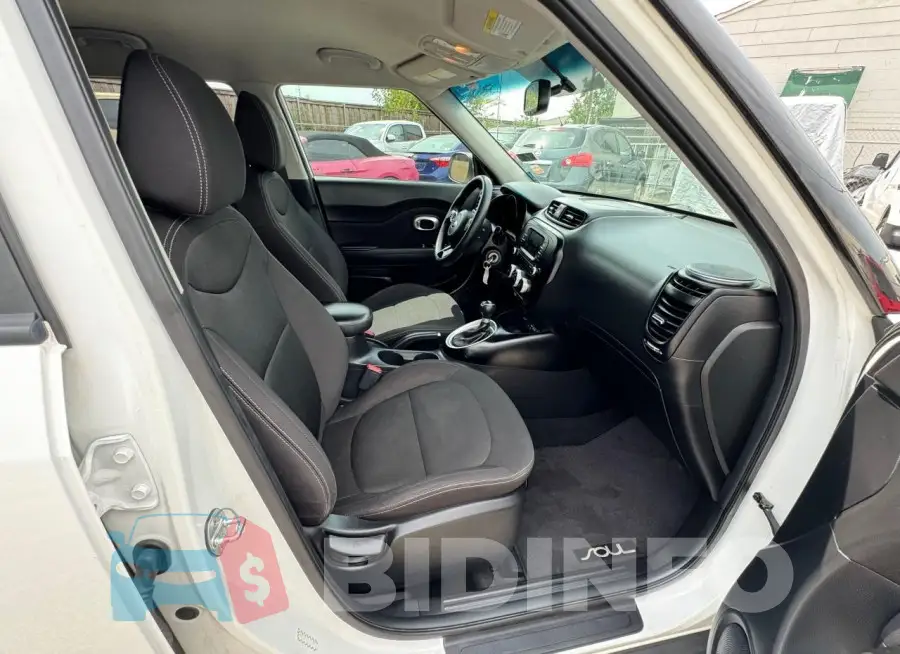 KNDJN2A24J7888973 Photo# 5