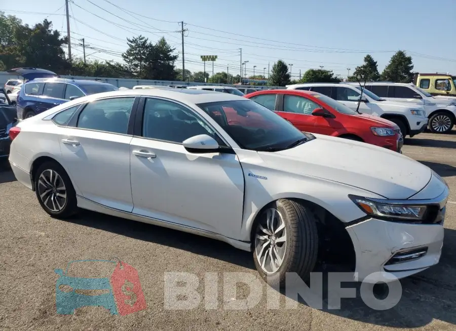 1HGCV3F44LA003977 Photo# 4