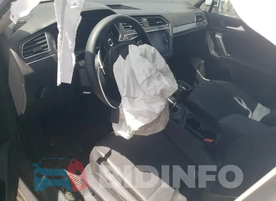3VV2B7AX7LM068967 Photo# 8