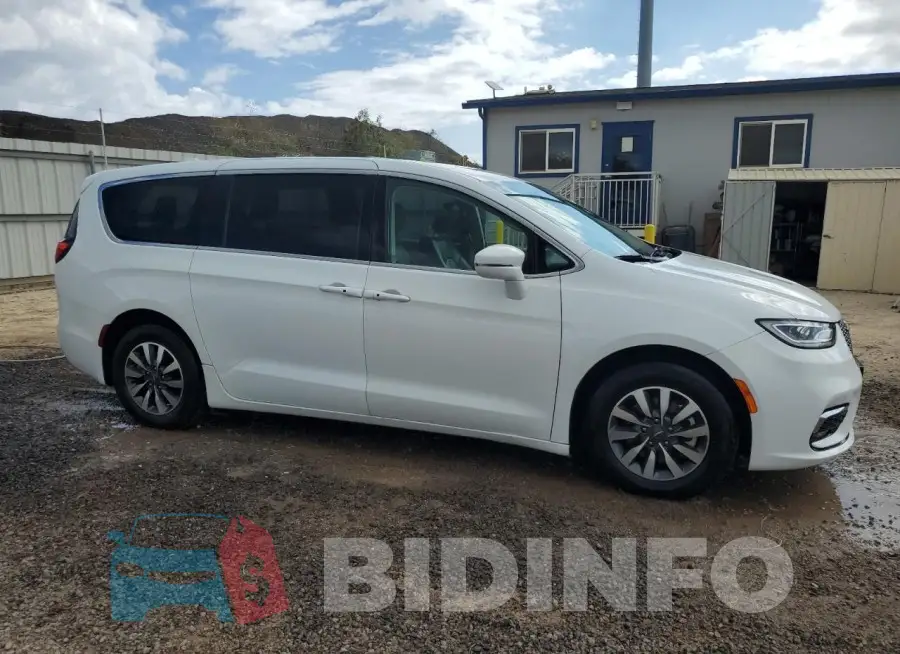 2C4RC1L73NR184148 Photo# 4
