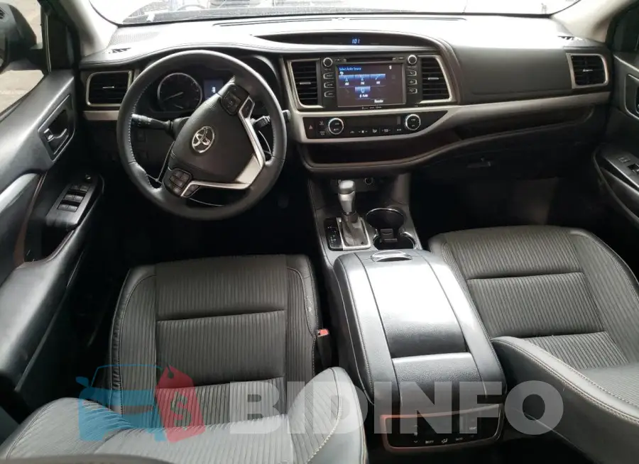 5TDZKRFH6GS180014 Photo# 8