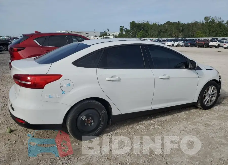 1FADP3F26JL272307 Photo# 3