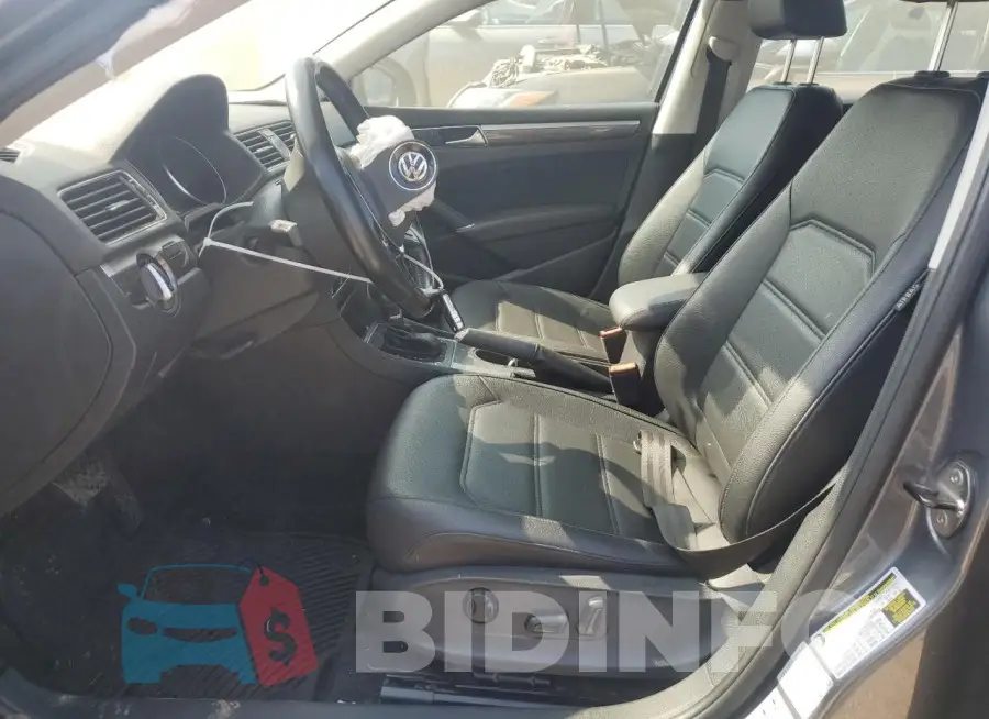 1VWGT7A30HC060374 Photo# 7