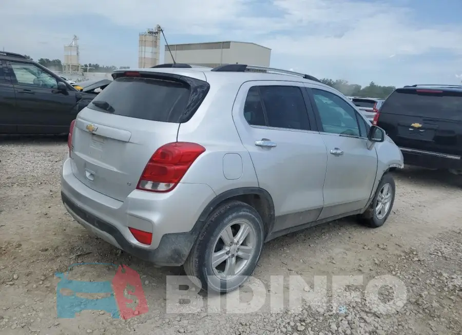 KL7CJLSB1JB691021 Photo# 3