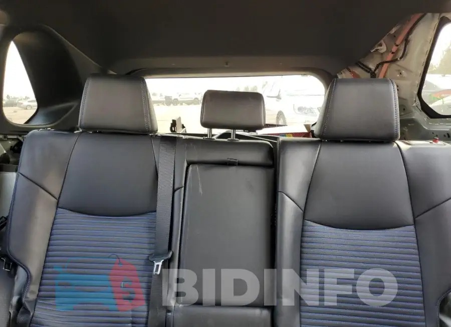 2T3E6RFV4RW049478 Photo# 10