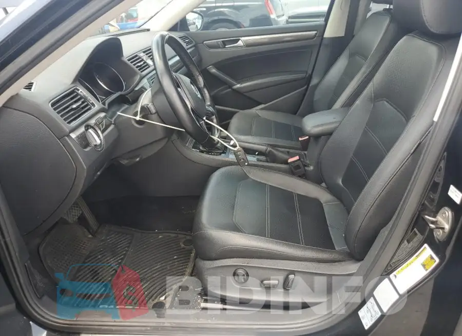 1VWBS7A37GC050873 Photo# 7