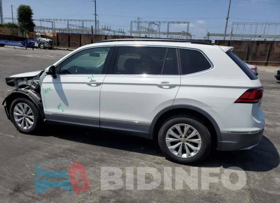 3VV3B7AX5JM176215 Photo# 2