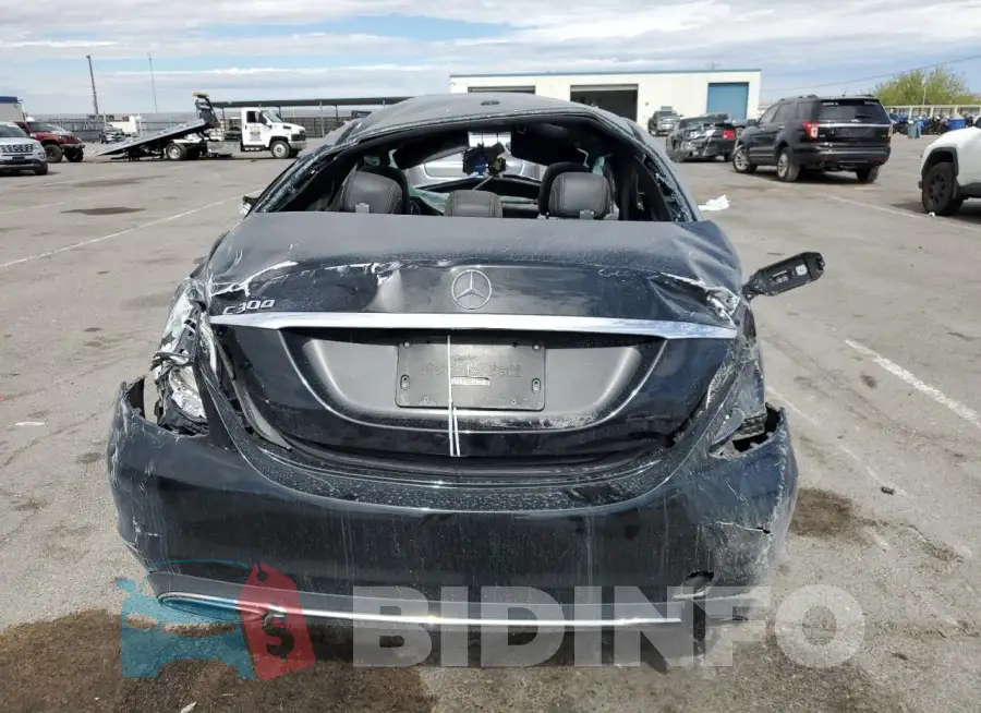 55SWF8DB4KU308987 Photo# 6