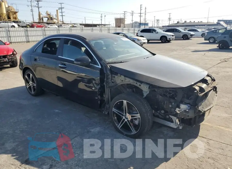 W1K3G4EB2NJ338713 Photo# 4