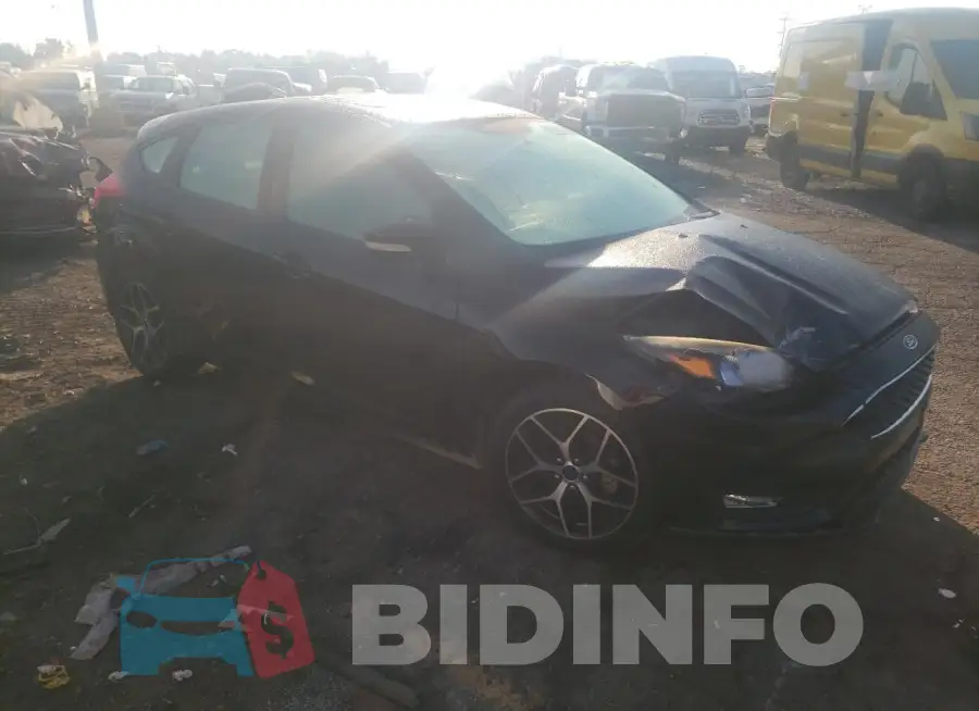 1FADP3M23JL303886 Photo# 4