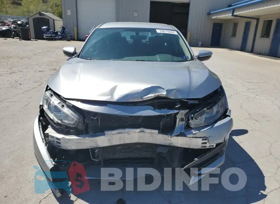 19XFC2F52HE031687 Photo# 5