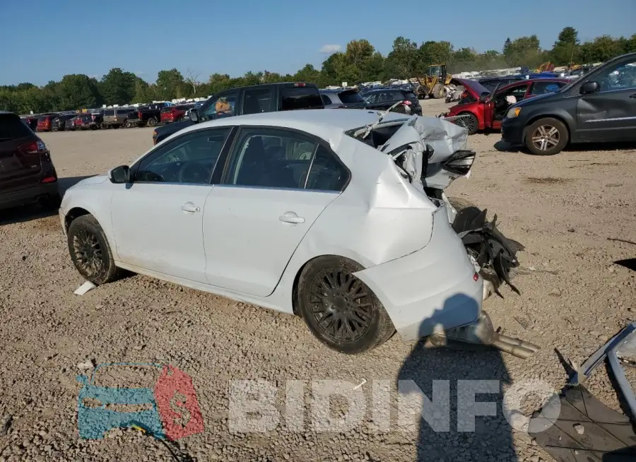3VW2B7AJ0HM400424 Photo# 2