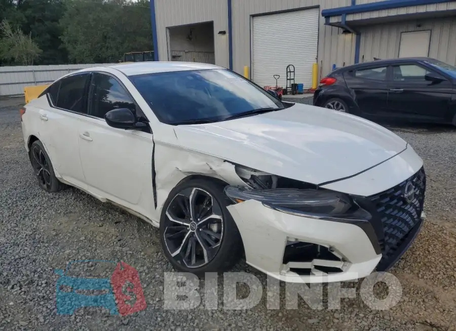 1N4BL4CV9PN340037 Photo# 4