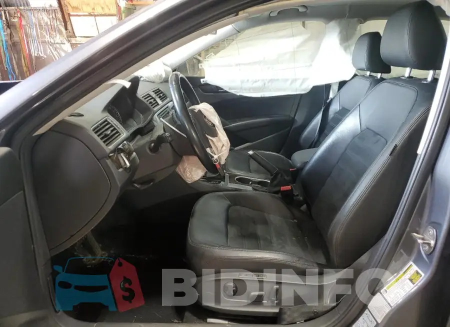 1VWCM7A30FC015413 Photo# 7
