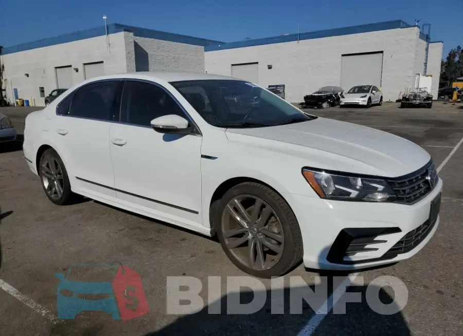 1VWDT7A38HC069228 Photo# 4