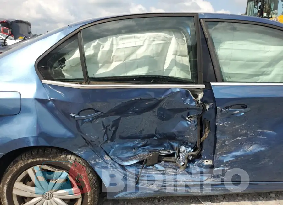 3VW2B7AJ9HM257201 Photo# 10