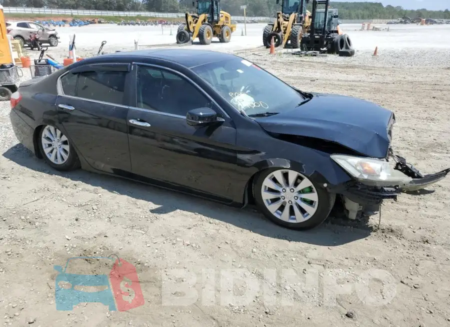 1HGCR2F88FA203931 Photo# 4