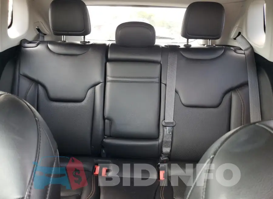 3C4NJDCB9HT596960 Photo# 10