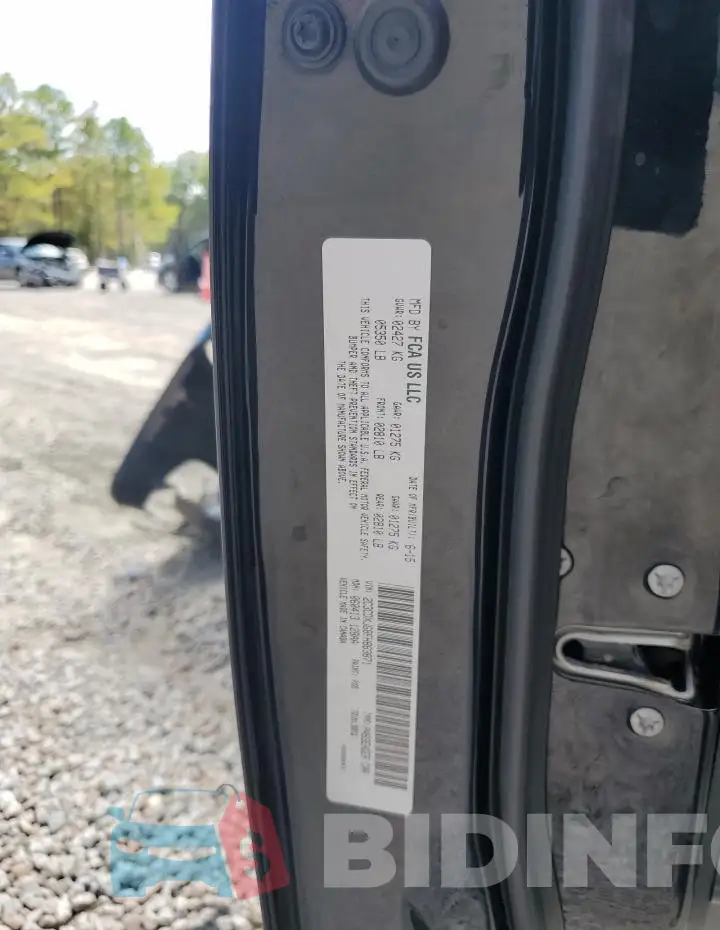 2C3CDXJG8FH863871 Photo# 12