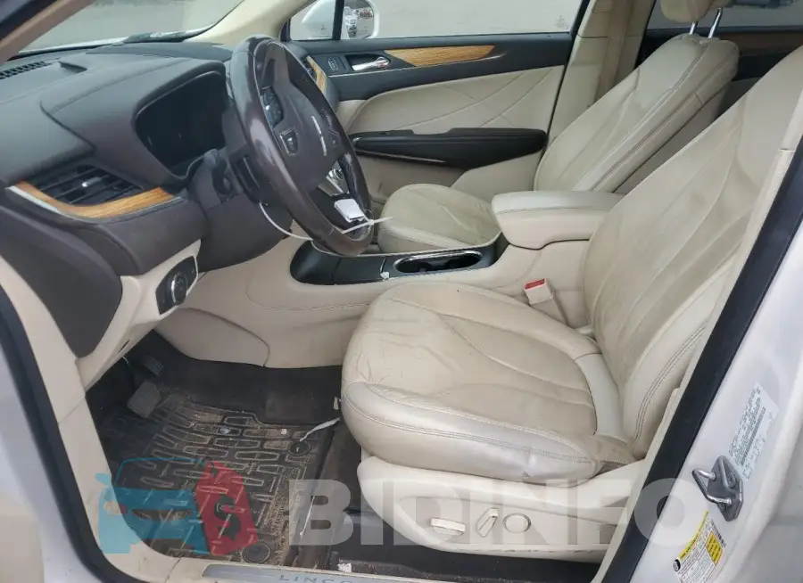 5LMCJ2D91GUJ27639 Photo# 7