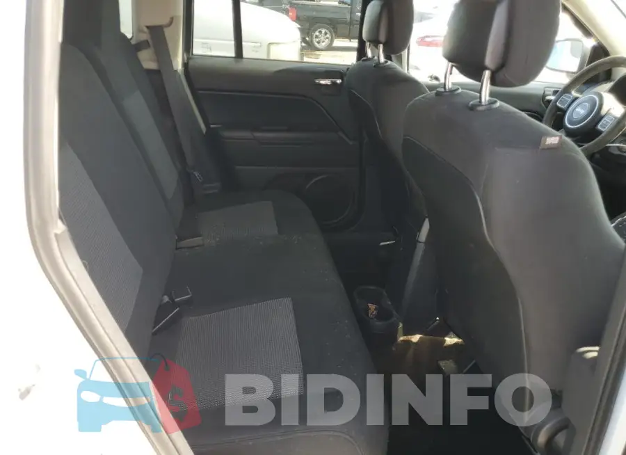 1C4NJCBA9FD249814 Photo# 11