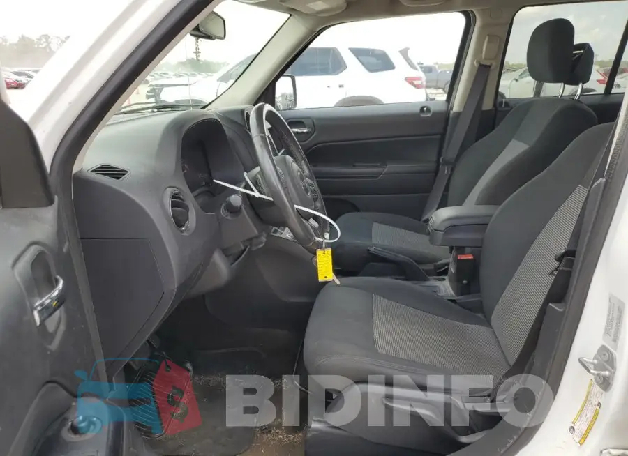 1C4NJPFB4GD622592 Photo# 7