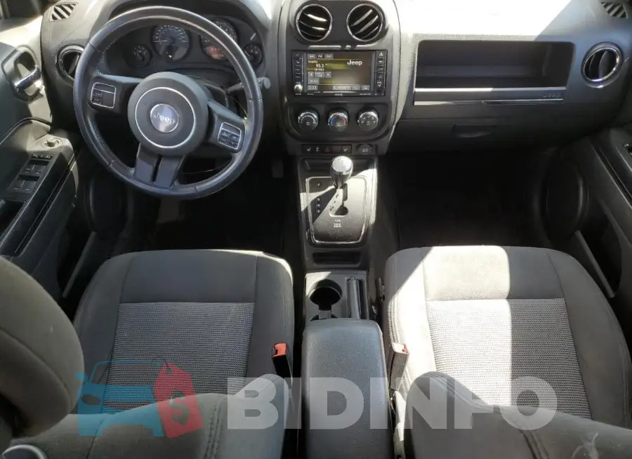 1C4NJRAB5HD125586 Photo# 8