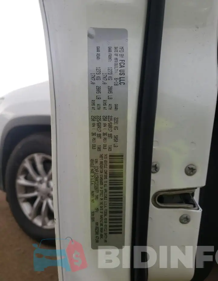 1C4PJLCB0KD232877 Photo# 13