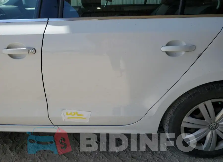 3VW2B7AJ3HM215543 Photo# 12