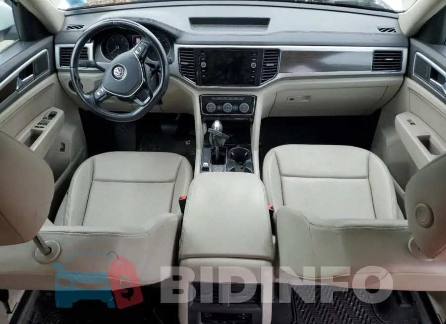 1V2MR2CA8JC563352 Photo# 8