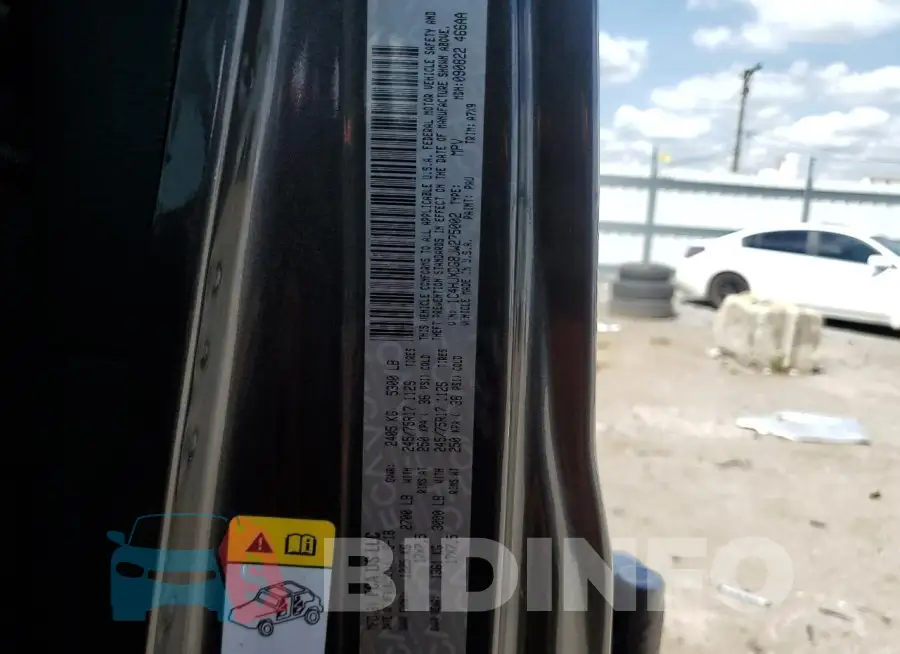 1C4HJXDG8JW275002 Photo# 12