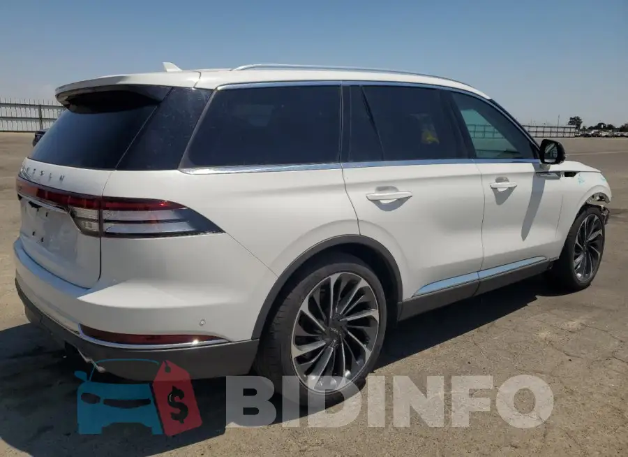 5LM5J7XC0LGL24940 Photo# 3