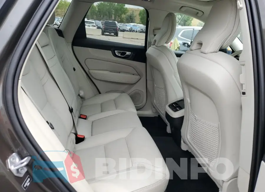 YV4102RL7M1825124 Photo# 11