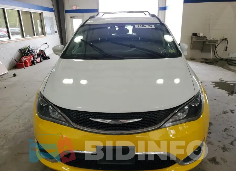 2C4RC1BG7HR676610 Photo# 5