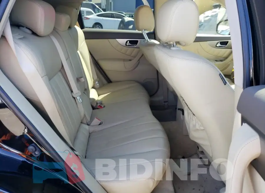 JN8CS1MU0HM142917 Photo# 10