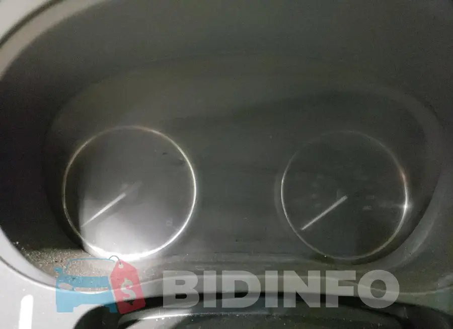 JA4AD2A37KZ016315 Photo# 9
