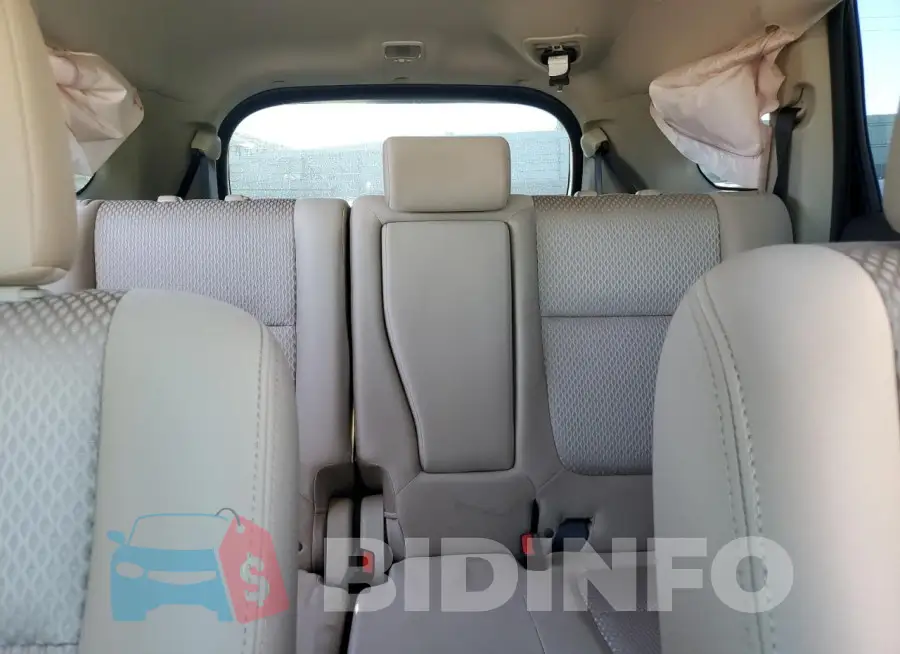 JA4AD3A37JZ015721 Photo# 10