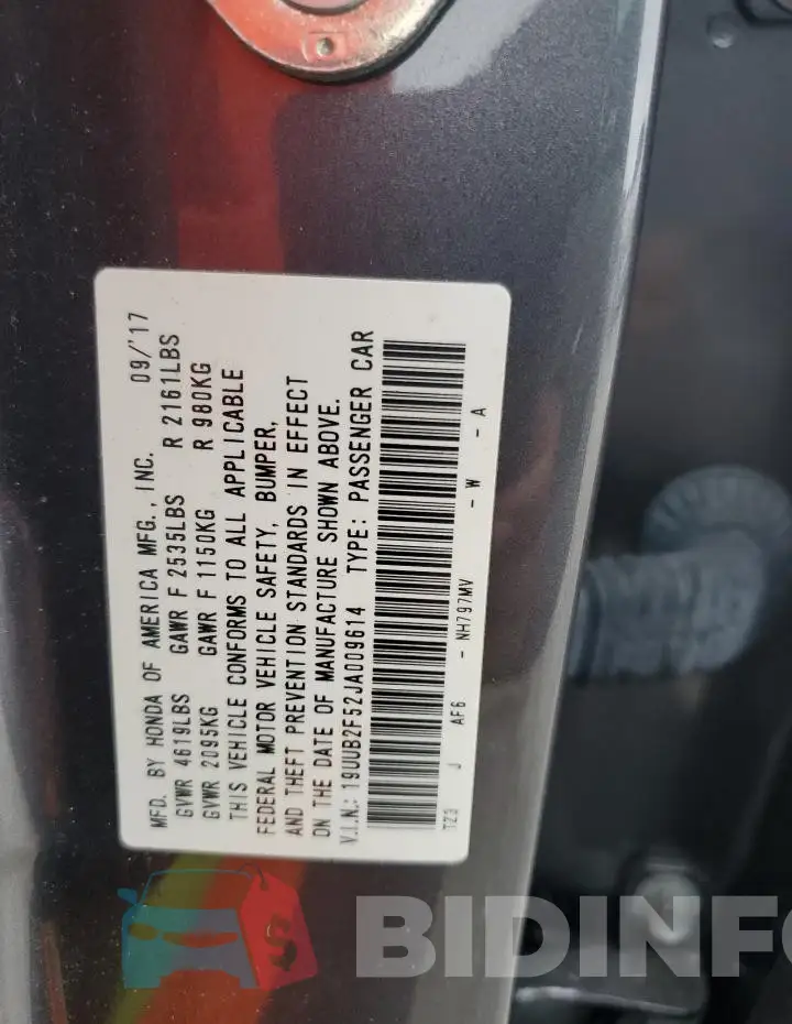 19UUB2F52JA009614 Photo# 12