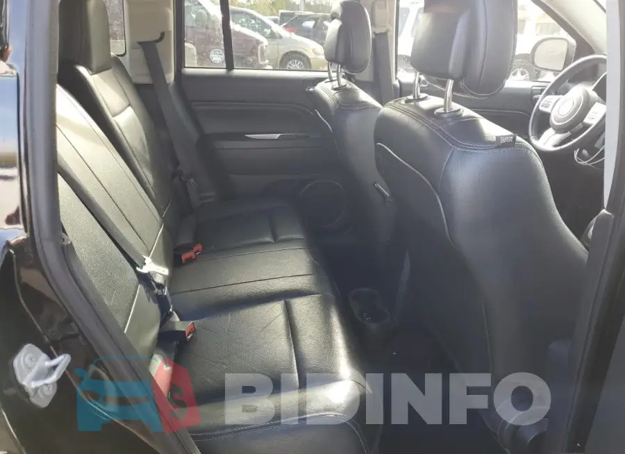 1C4NJDCB2FD292064 Photo# 11