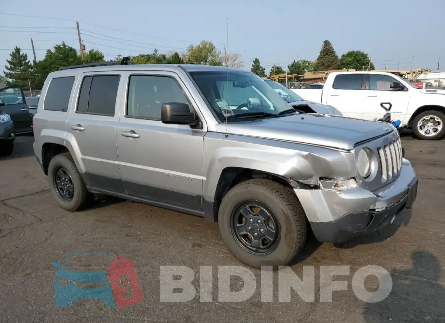 1C4NJRBBXGD618158 Photo# 4