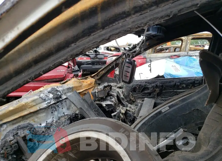 2C4RC1CG9JR130122 Photo# 7