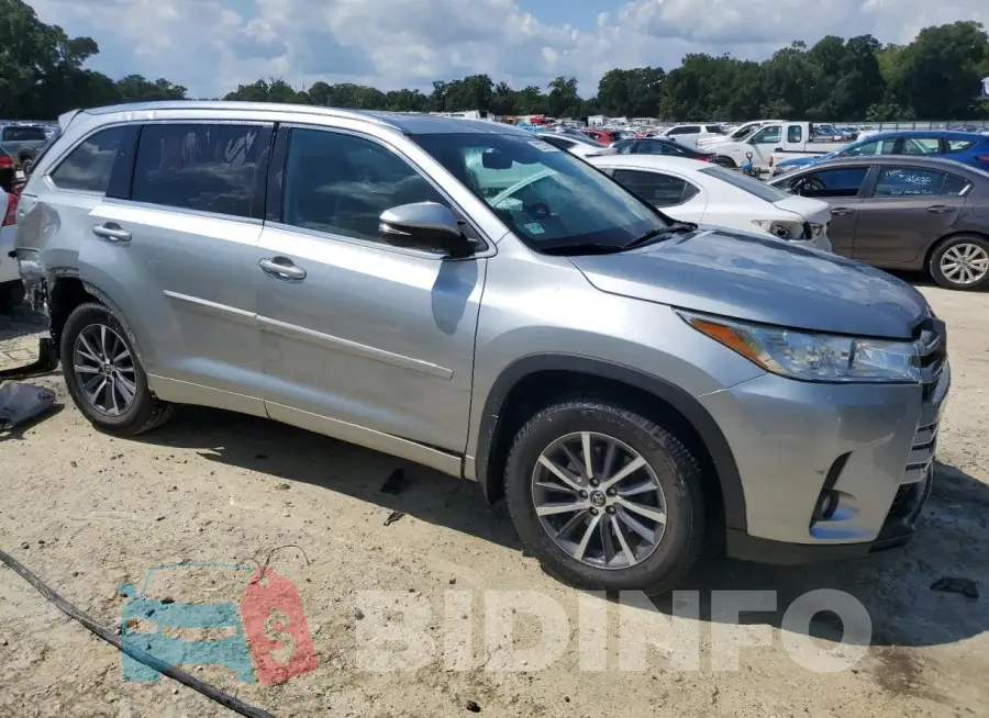 5TDJZRFH7JS530895 Photo# 4